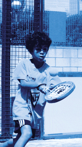 gif-chico-padel-helios